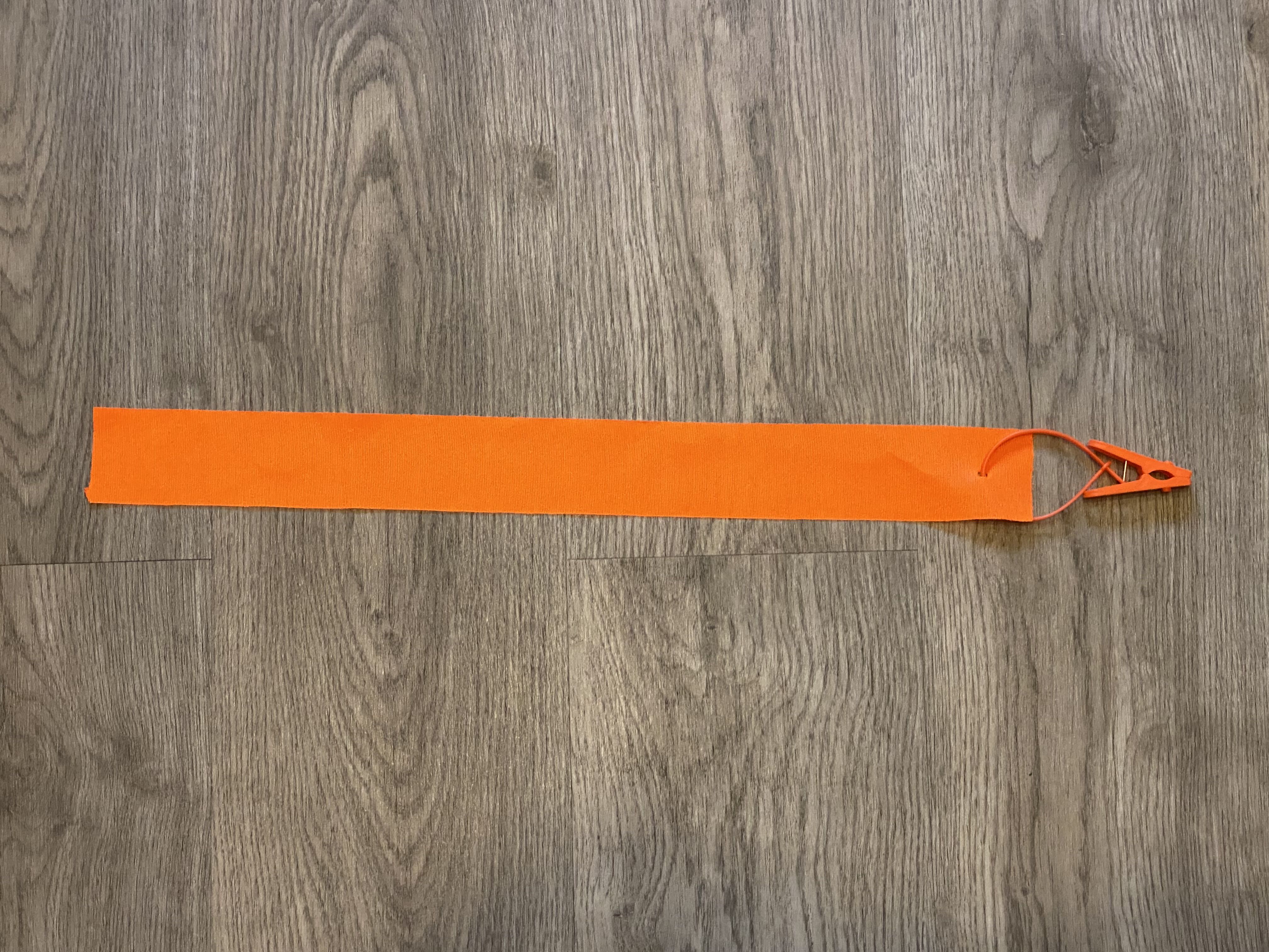 10 orange Fährtenmarkierungs-Streamer incl. Streamerklammer